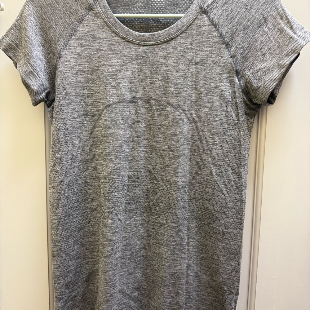 lululemon athletica Gray Short Sleeve Tee